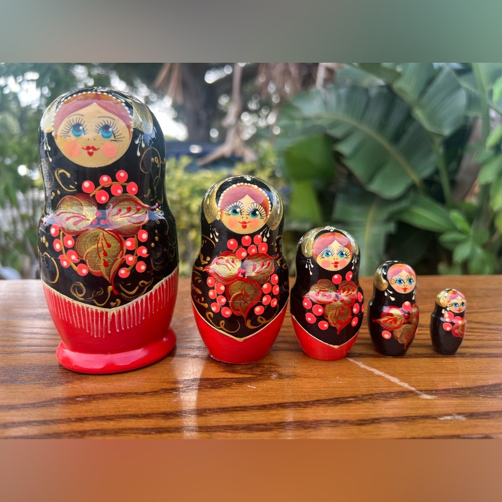Set of 5 Traditional Russian Nesting Dolls - Black and Red
